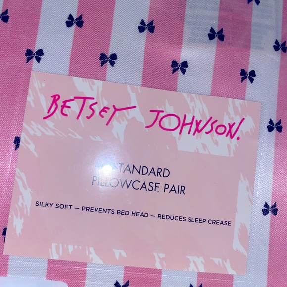 Betsey Johnson pillowcase set,NWT,polyester pillowcases,pillowcase set - Picture 3 of 8